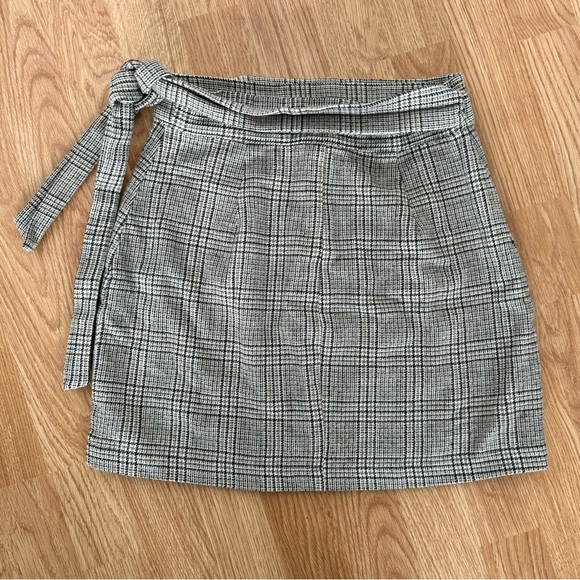 Reformation Landon Plaid Wrap Skirt Size Small - Picture 4 of 6